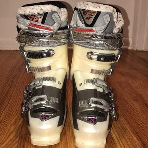 Women’s or Youth Ski Boots
